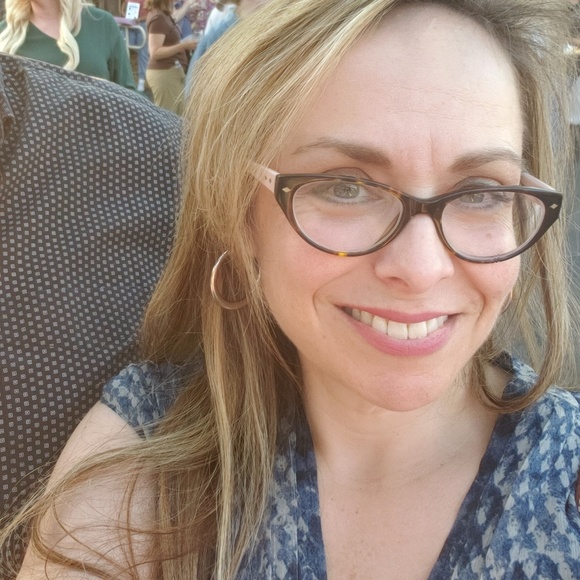 Meet your Posher, Jes - Picture 1 of 4